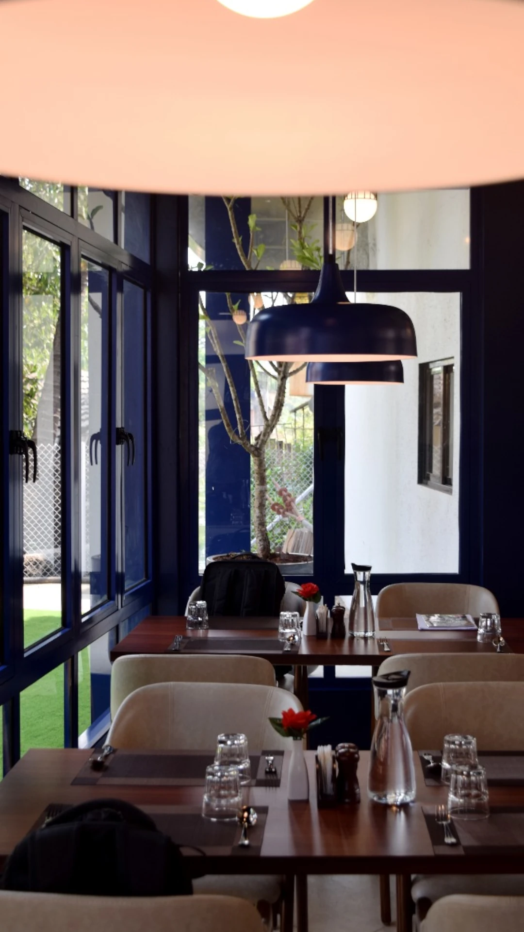 restaurant at hotel leela roha