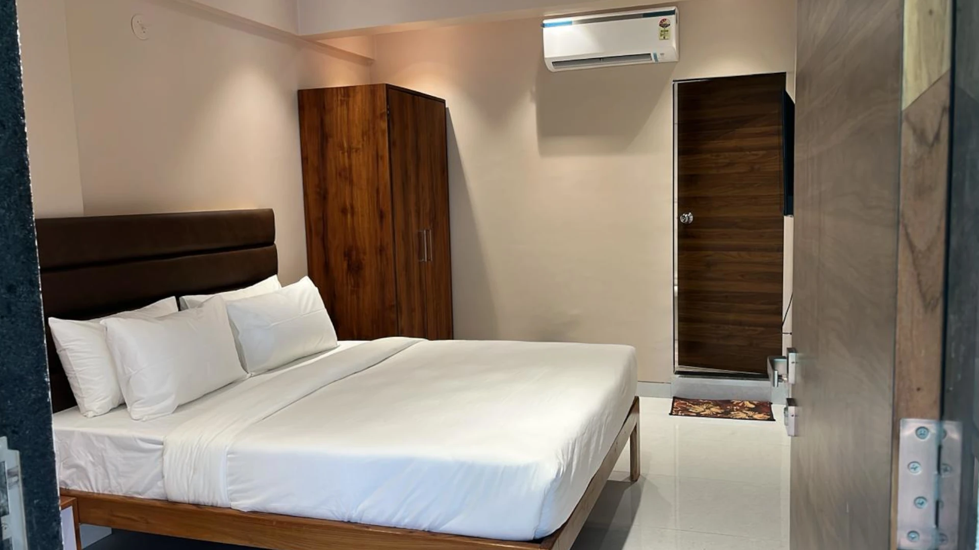 accommodations at hotel leela roha